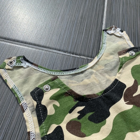 ☀️SOLD☀️ Army camouflage sleeveless jumper 6-9MO - Picture 3 of 3